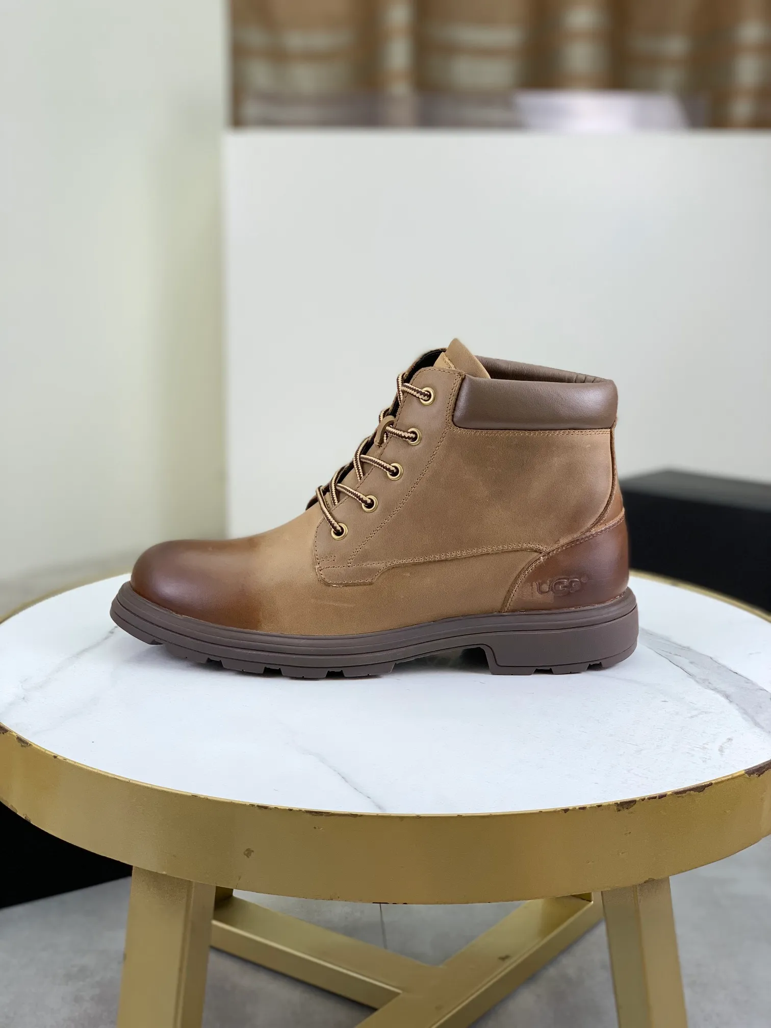 Factory price P640 💶[UGG] (full wool lining) Top-end high-quality fur integrated warm snow boots from Australia's warm luxury men's shoes brand, UGG-5877 official website synchronized, made of imported cowhide, carefully sewn...Imported rubber outsole (comfortable, soft, wear-resistant) The quality is really great...Exquisite workmanship, you can't put it down at first sight, code number: 39-44 Color: 3️⃣colors available